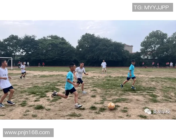 探索室外足球教室的魅力与乐趣培养孩子们的团队精神与运动技能